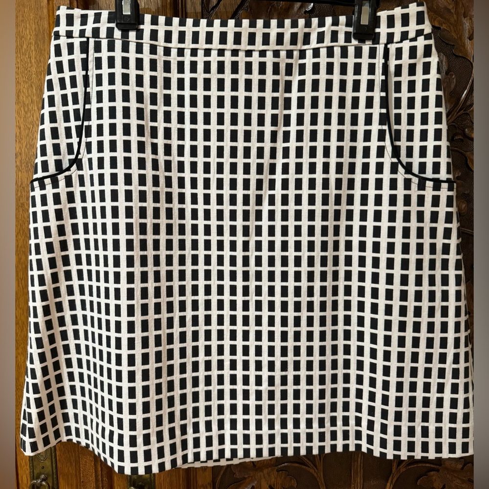 Very Cute Black and White Halogen Skirt Excellent Condition